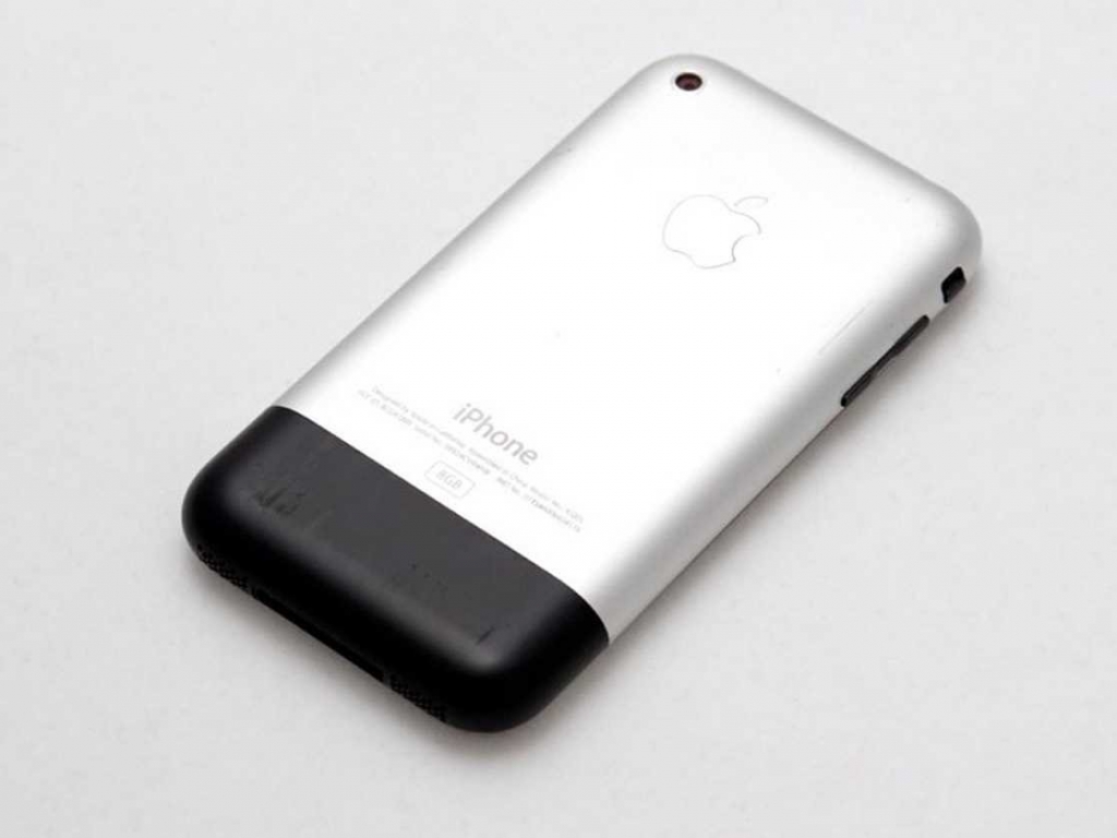 mẫu iPhone đầu tiên sau 10 năm ra đời