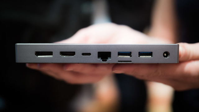Chiếc "điện thoại" sở hữu nhiều cổng hơn MacBook Pro