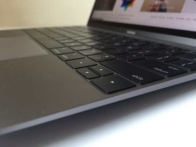 liệt bàn phím ở một số Macbook Pro 12 inch