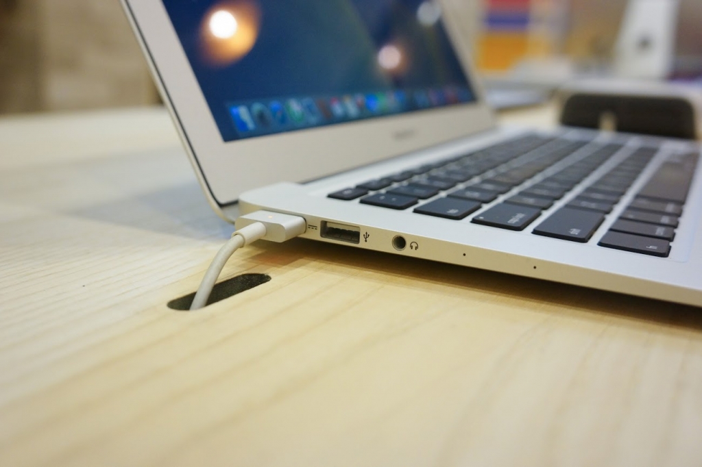 Cách sử dụng pin Macbook cũ chính hãng giá rẻ hiệu quả nhất