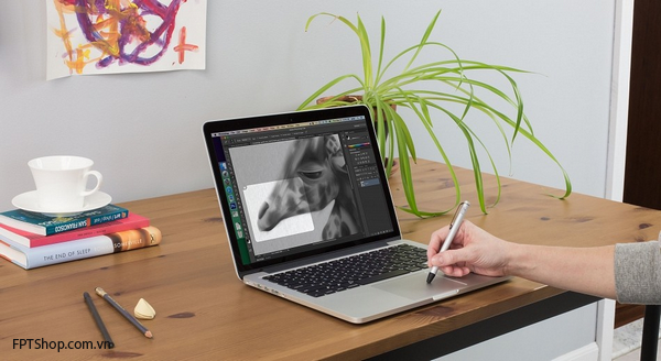 Macbook Pro cũ chính hãng