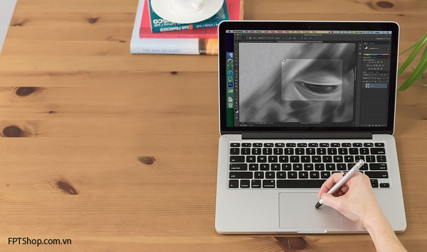 Macbook Pro cũ chính hãng