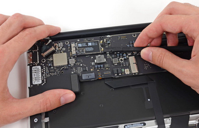 "phẫu thuật" Macbook Air 13 inch cũ chính hãng