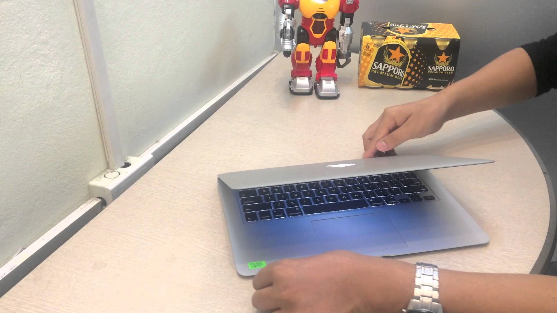 Macbook-Air-cu