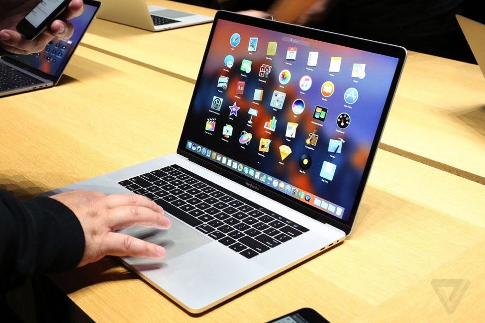 microsoft-surface-co-the-vuot-mat-macbook