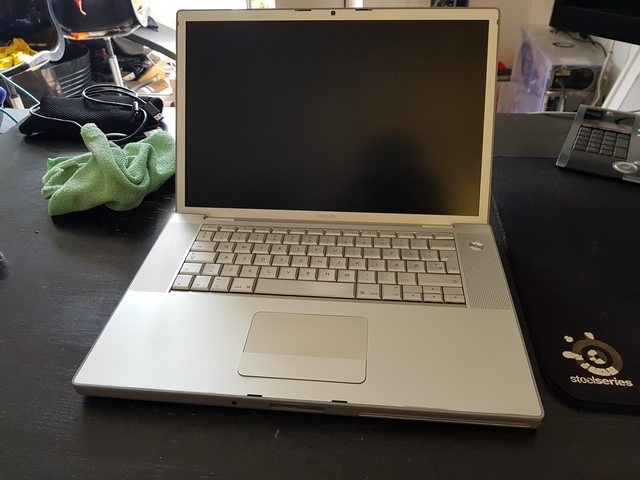 modder-che-tao-macbook-pro-thanh-samsung-dex