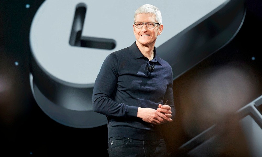 Tim Cook kỷ niệm gắn bó với Apple tròn một thập kỉ, nhận khoản thưởng 750 triệu
