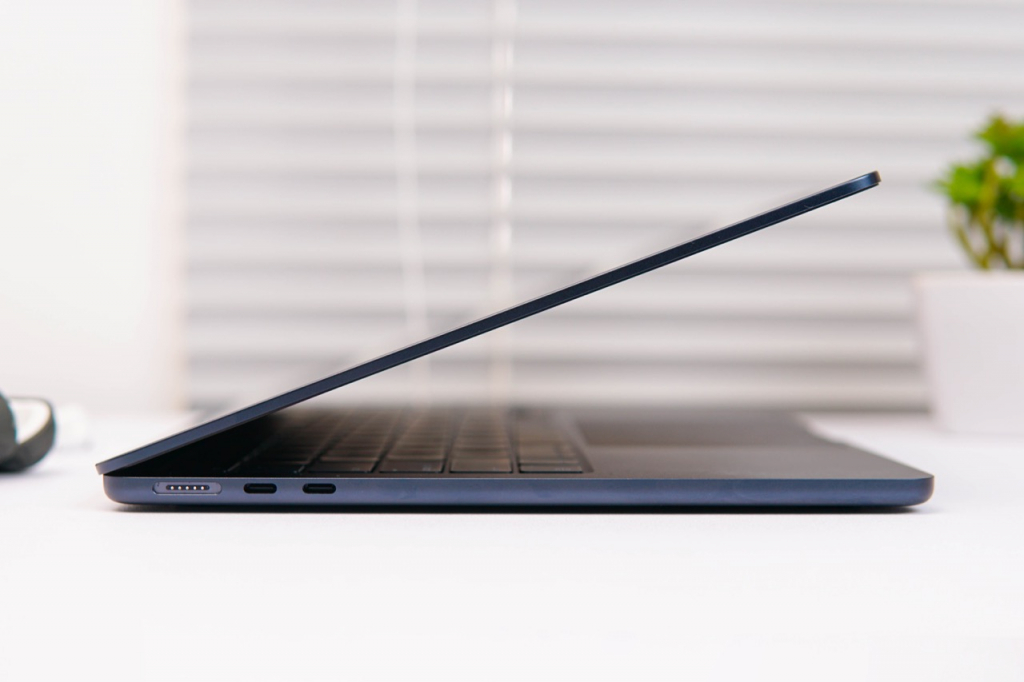 MacBook Air 2022 13 inch Apple M2 16GB RAM 256GB SSD 10-core GPU – Like New (J) - ảnh 3