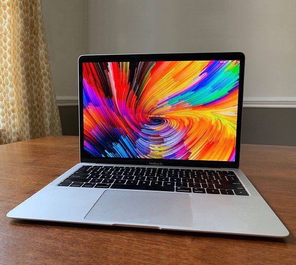 Màn hình retina chất lượng hiên thị sắc nét mở đầu Macbook Air thế hệ thứ 3 