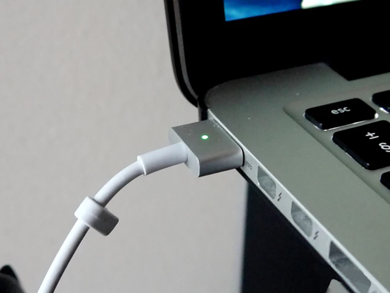Cổng Sạc Magsafe là gì