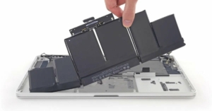 Làm gì khi Macbook sạc không vào pin?