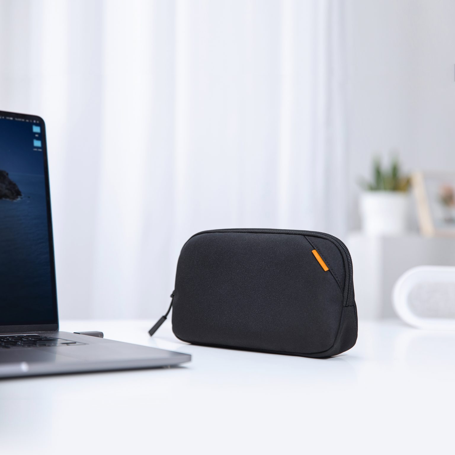 Túi chống sốc Tomtoc A13 Protective kèm Túi phụ kiện for Macbook Pro 14-inch - ảnh 2