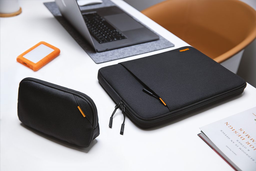 Túi chống sốc Tomtoc A13 Protective kèm Túi phụ kiện for Macbook Pro 14-inch