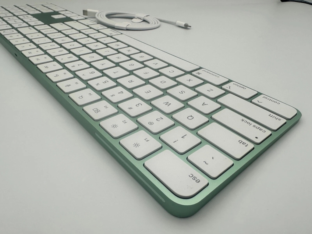 Apple Magic Keyboard with Touch ID and Numeric Keypad 2024 (USB-C) for Mac chip Apple silicon – Like New - ảnh 2