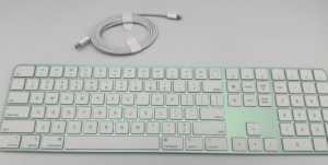 Apple Magic Keyboard with Touch ID and Numeric Keypad 2024 (USB-C) for Mac chip Apple silicon – Like New